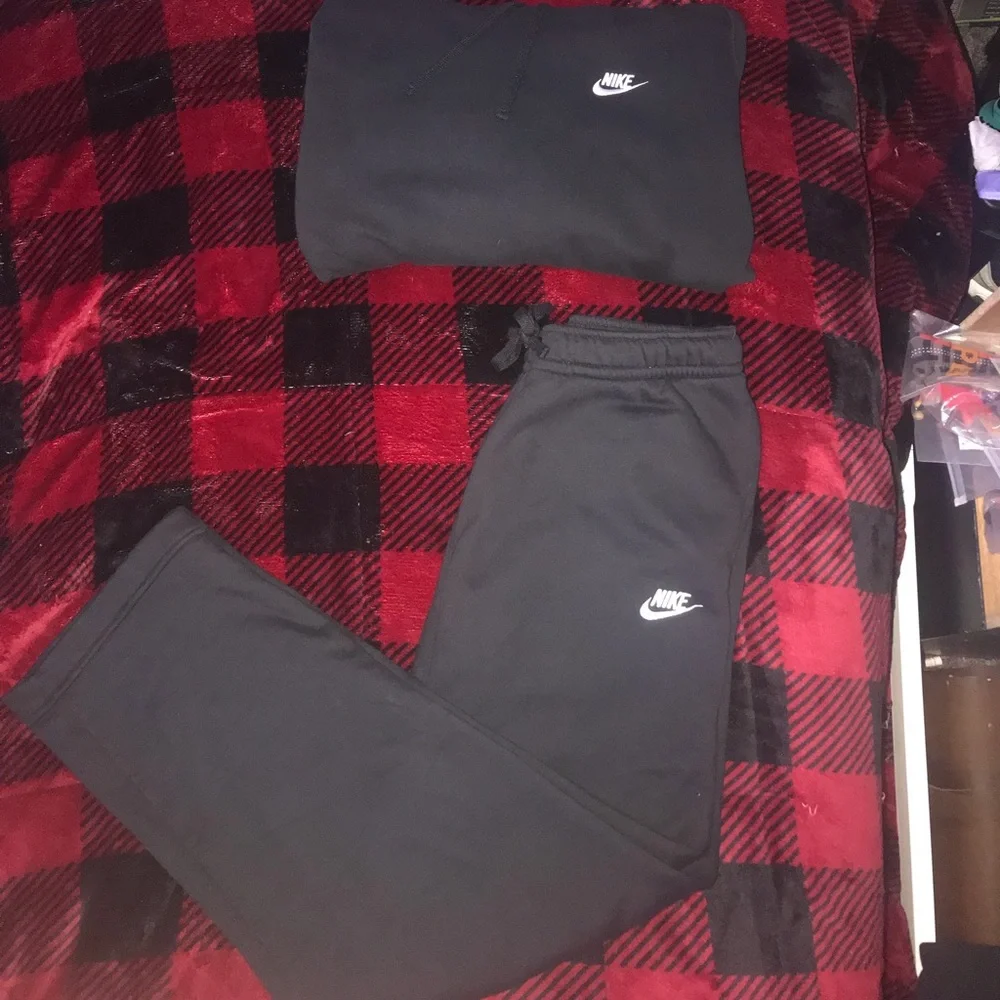(SOLD) Modern Nike Fleece Sweatsuit π₯π€ - Picture 1 of 5